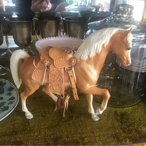 Vintage Breyer Mustang Western Bananza Palomino Horse